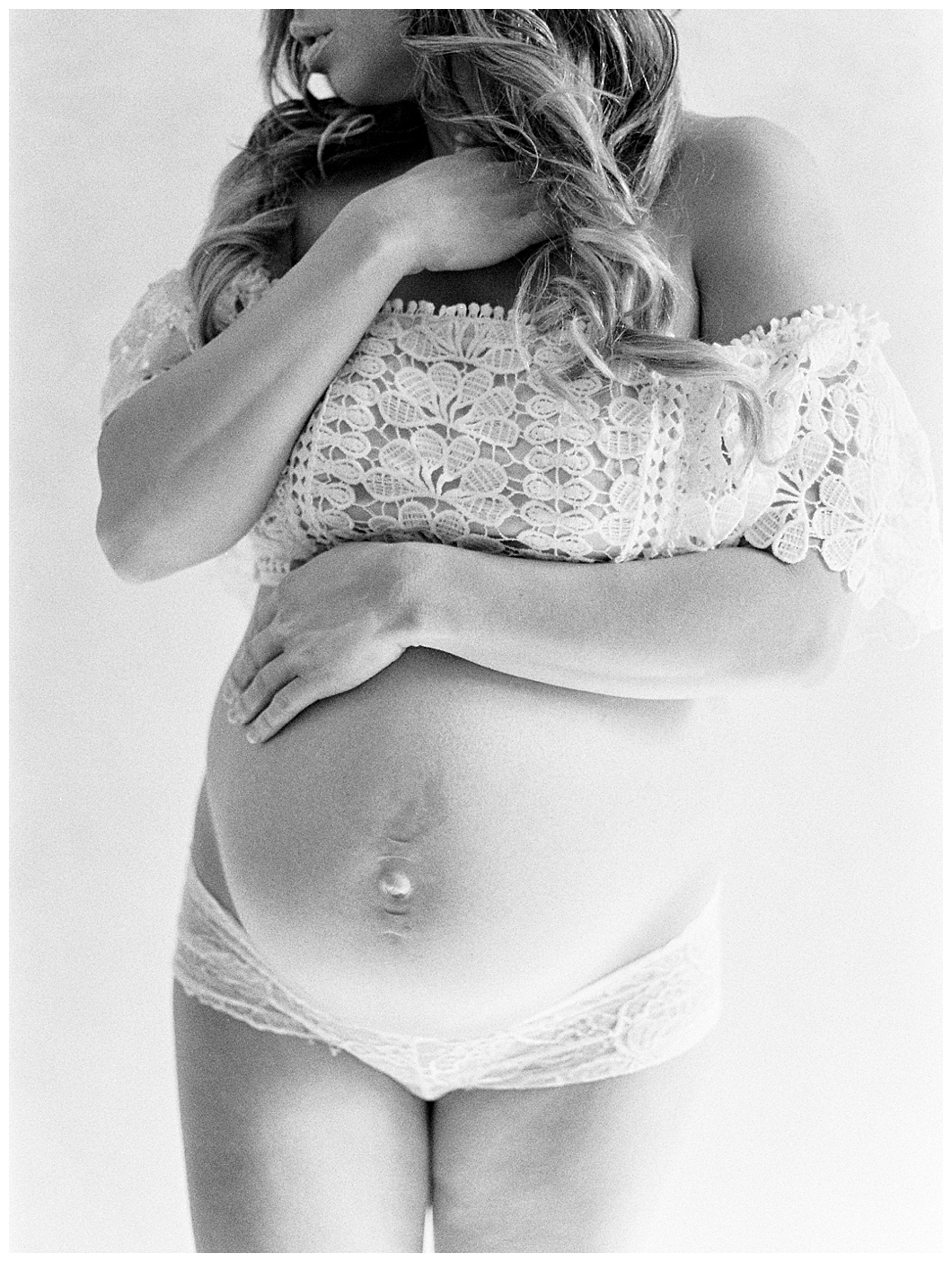 black and white maternity photo with sexy pose